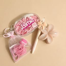 Mini estuche Barbie + scrunchies + protector cable