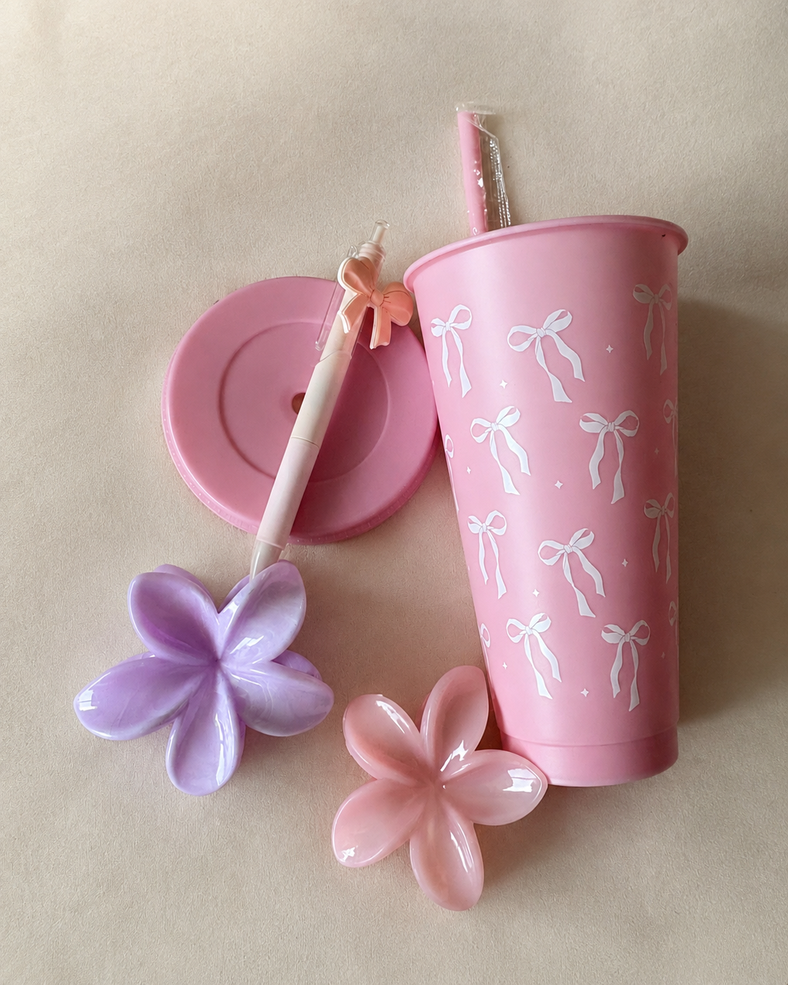 Vaso rosa con tapa + clips cabello